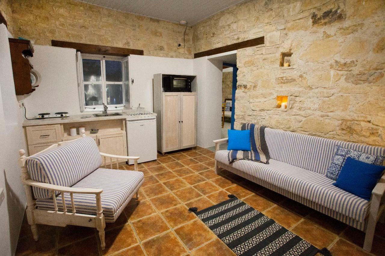 Cecilias Courtyard ξενώνας Malya Εξωτερικό φωτογραφία