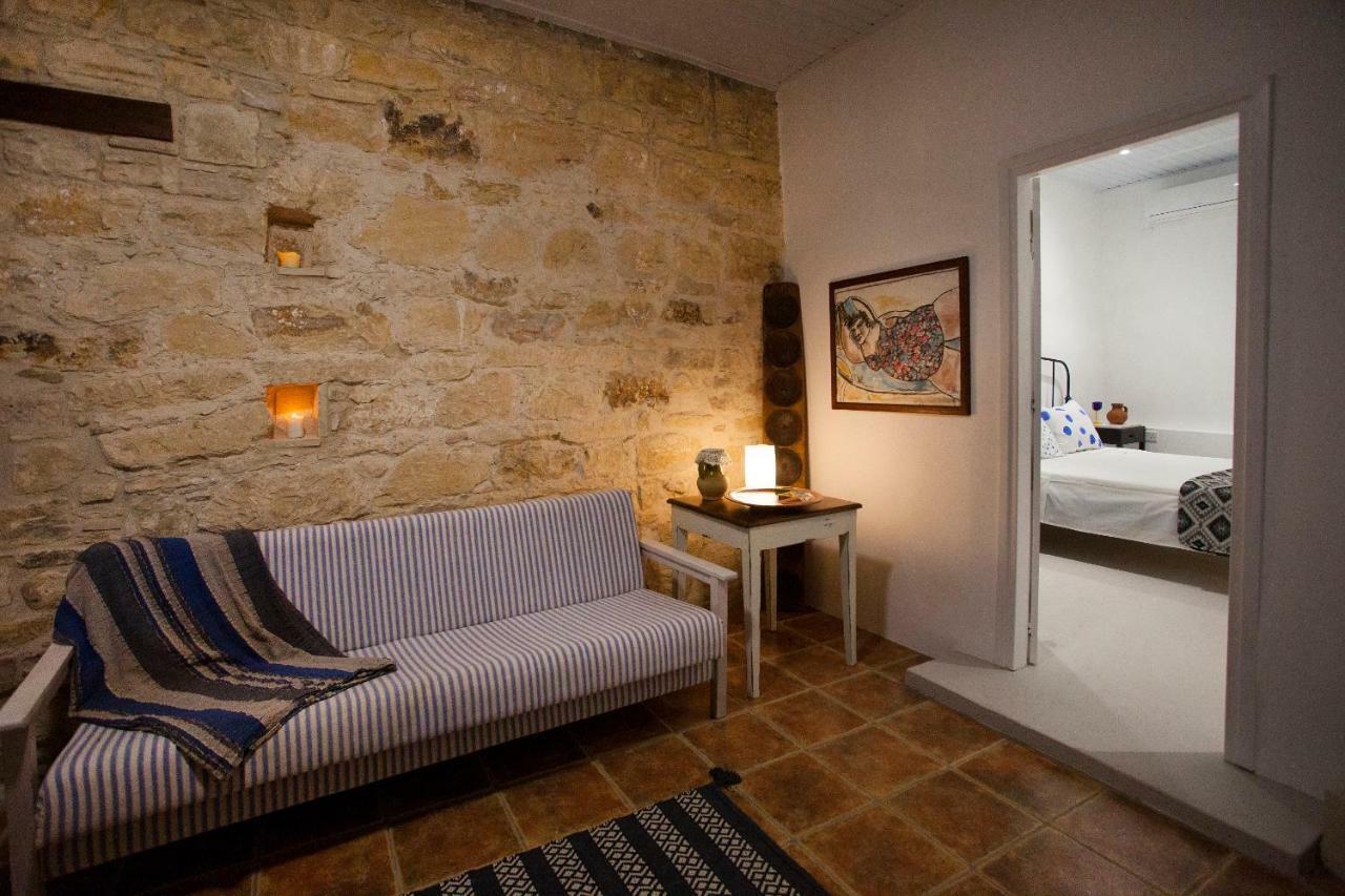 Cecilias Courtyard ξενώνας Malya Εξωτερικό φωτογραφία