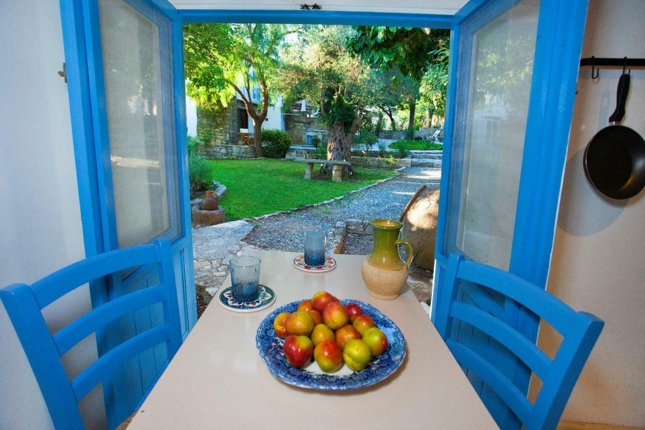 Cecilias Courtyard ξενώνας Malya Εξωτερικό φωτογραφία